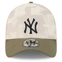 Casquette 39THIRTY Flex pour homme New Era beige clair/olive, motif Armed Forces Day 2025 des Yankees de York