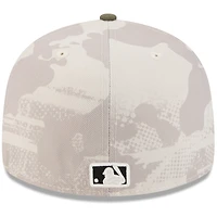 Casquette ajustée 59FIFTY pour homme New Era beige clair/olive, motif Armed Forces Day 2025 des Yankees de York