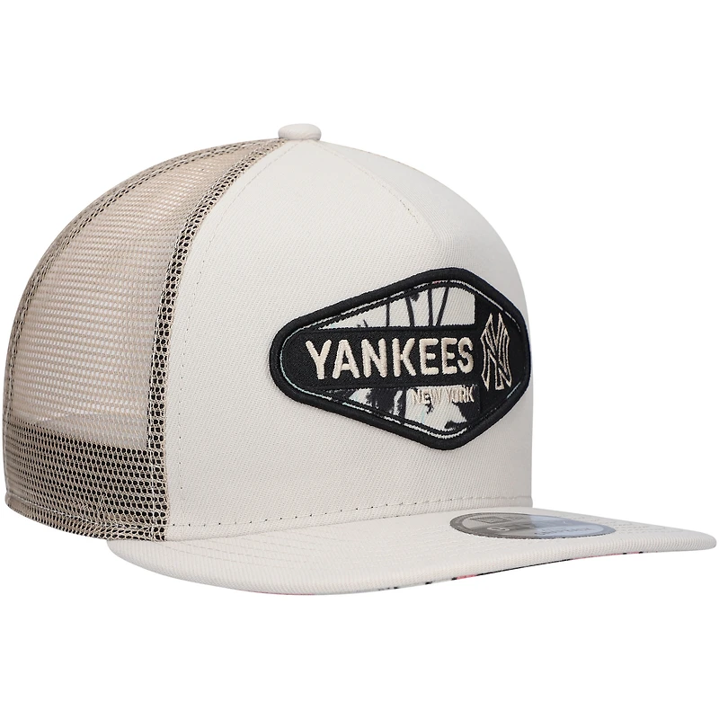 Casquette New Era Natural New York Yankees Retro Beachin' Patch A-Frame Trucker 9FIFTY Snapback pour homme