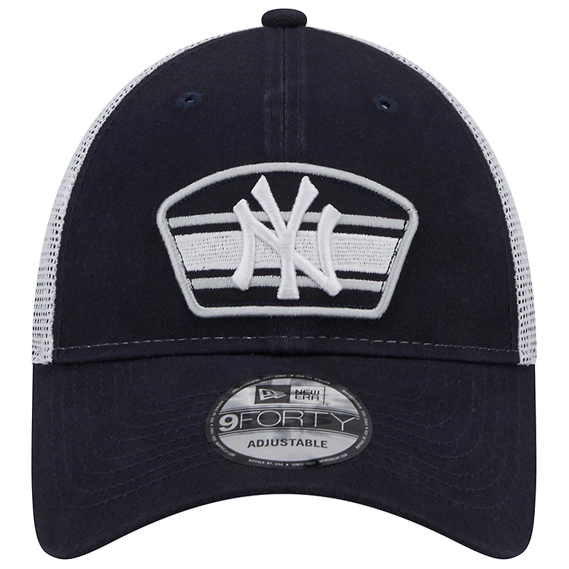Men's New Era Navy/White New York Yankees Logo Patch 9FORTY Trucker Snapback Hat