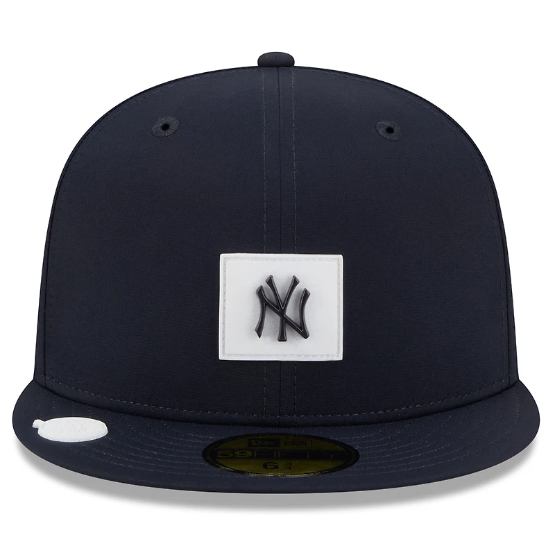 Casquette ajustée New Era bleu marine York Yankees 2026 Clubhouse Alternate Quill Tech 59FIFTY pour homme