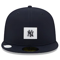 Casquette ajustée New Era bleu marine York Yankees 2026 Clubhouse Alternate Quill Tech 59FIFTY pour homme