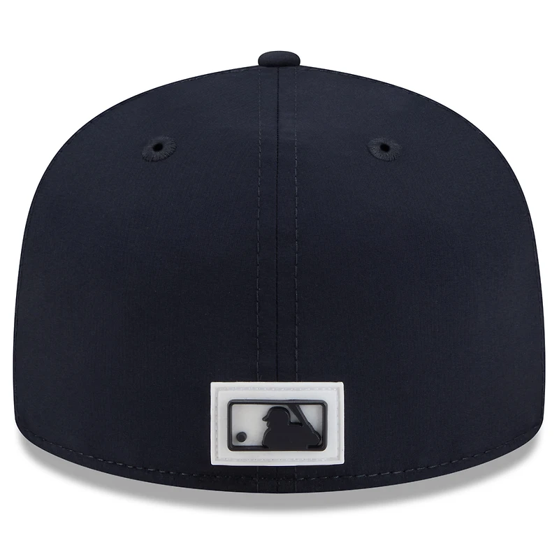Casquette ajustée New Era bleu marine York Yankees 2026 Clubhouse Alternate Quill Tech 59FIFTY pour homme