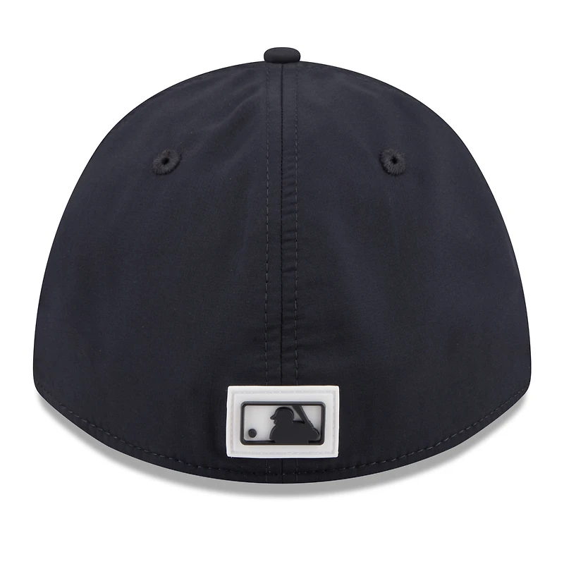 Casquette New Era Flex bleu marine York Yankees 2026 Clubhouse M-Crown 39THIRTY pour homme