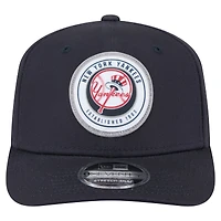 Casquette extensible à bouton-pression New Era bleu marine New York Yankees Circle Patch 9SEVENTY pour homme
