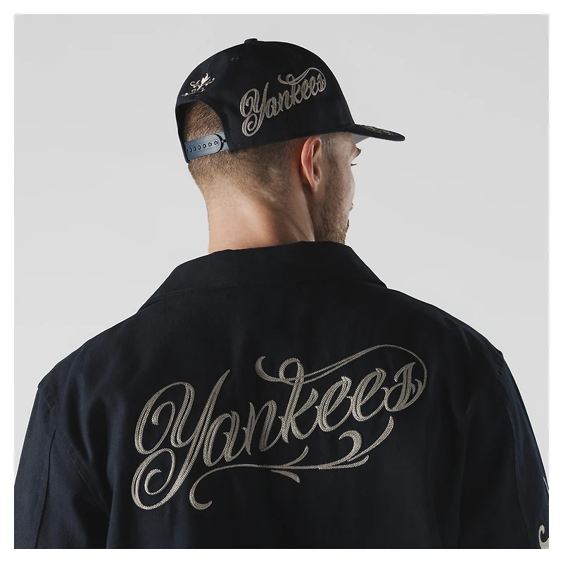 Veste New Era bleu marine pour homme, modèle Coach des Yankees de York, fermeture à boutons-pression.