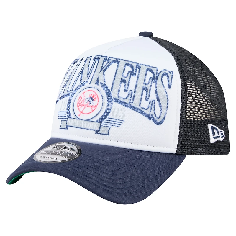 Casquette camionneur ajustable New Era bleu marine New York Yankees 9FORTY A-Frame pour homme