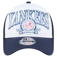Men's New Era  Navy New York Yankees Distressed 9FORTY A-Frame Adjustable Trucker Hat