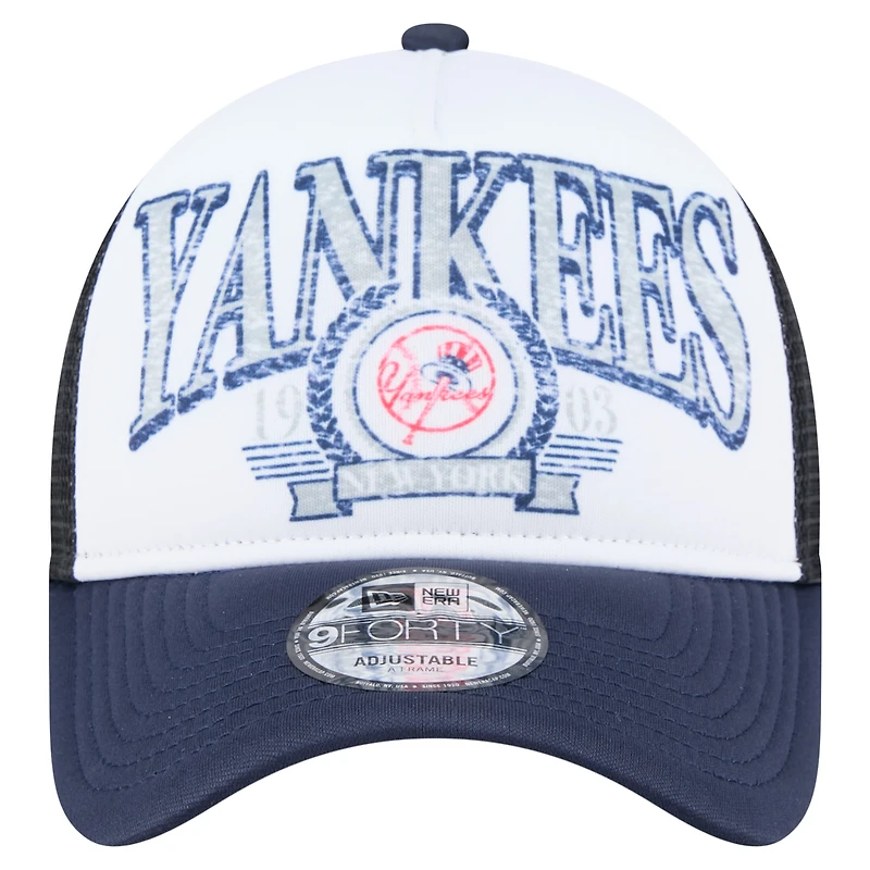Casquette camionneur ajustable New Era bleu marine New York Yankees 9FORTY A-Frame pour homme