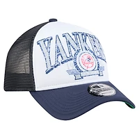 Men's New Era  Navy New York Yankees Distressed 9FORTY A-Frame Adjustable Trucker Hat