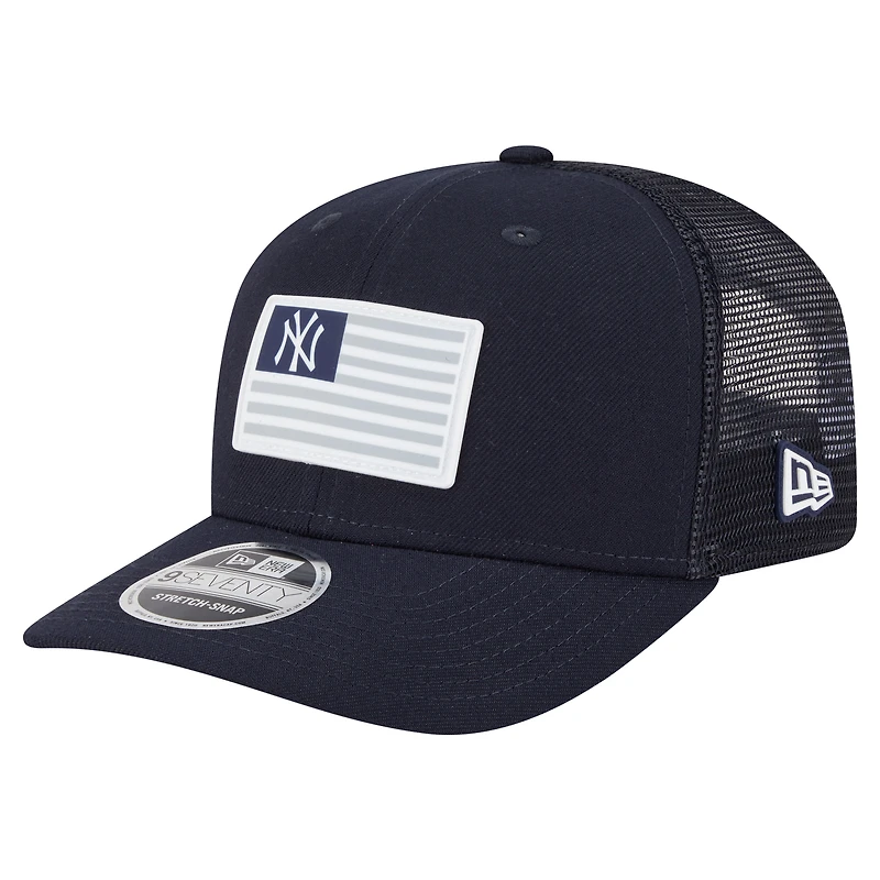 Men's New Era Navy New York Yankees Flag 9SEVENTY Stretch-Snap Hat