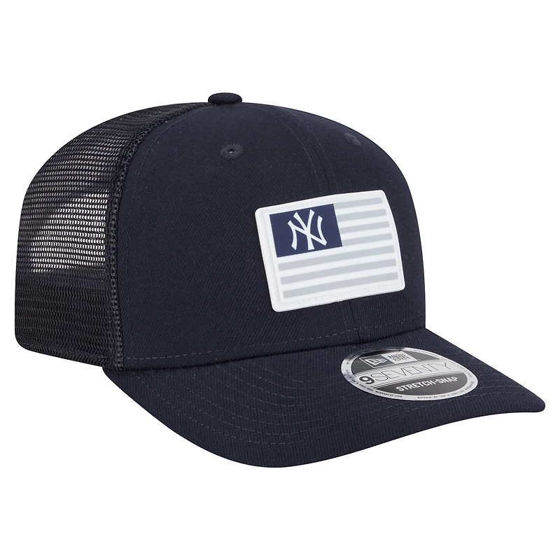 Men's New Era Navy New York Yankees Flag 9SEVENTY Stretch-Snap Hat