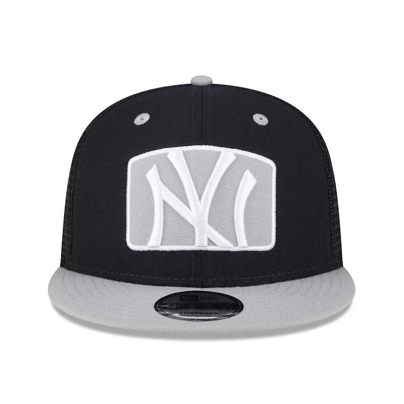 Men's New Era Navy New York Yankees Logo Zoom Trucker 9FIFTY Snapback Hat