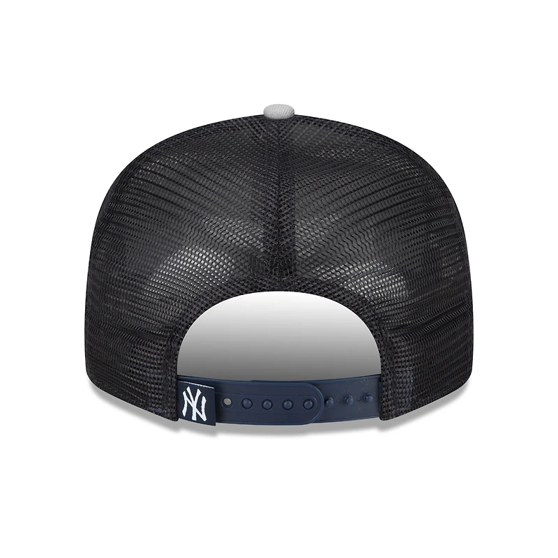 Men's New Era Navy New York Yankees Logo Zoom Trucker 9FIFTY Snapback Hat