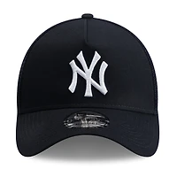 Casquette trucker ajustable New Era bleu marine New York Yankees, logo latéral 9FORTY