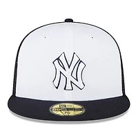 Casquette ajustée 59FIFTY pour entraînement au bâton sur le terrain des New York Yankees 2023 Era homme, blanc/bleu marine