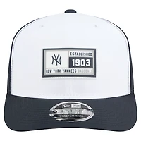 Casquette ajustable New Era 9SEVENTY pour homme, blanc/bleu marine, motif Established Patch des Yankees de New York