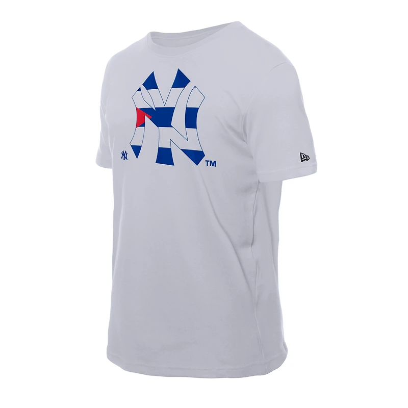 T-shirt New Era blanc pour homme avec logo drapeau cubain des Yankees de York