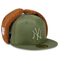 Casquette ajustée 59FIFTY olive New Era x Alpha Industries pour homme, motif oreilles de chien des Yankees York