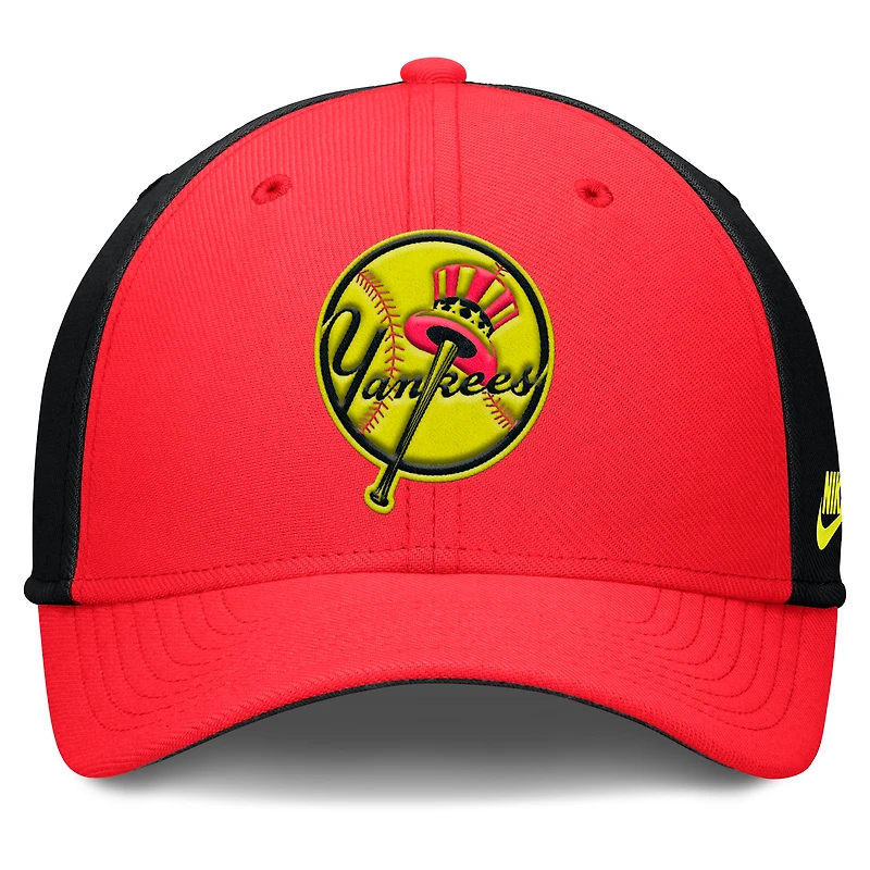 Casquette ajustable Nike New York Yankees Neon 90s Rise SwooshFlex pour homme, couleur cramoisie/noir