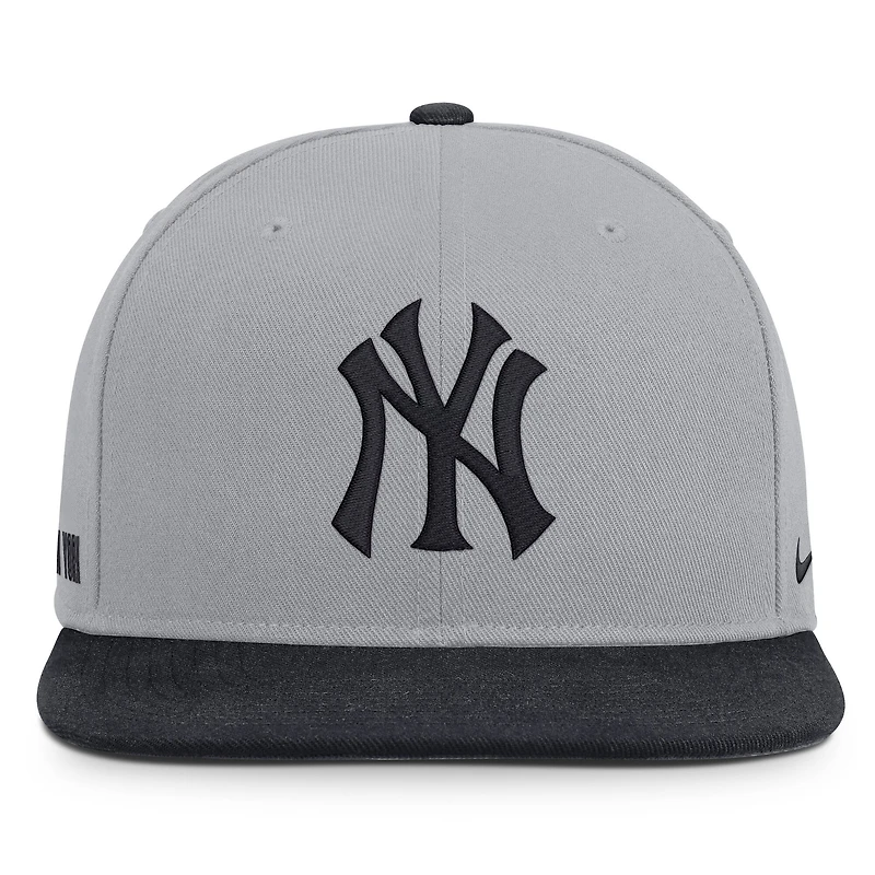 Casquette snapback Nike grise/marine New York Yankees Primetime Pro Dri-FIT pour homme