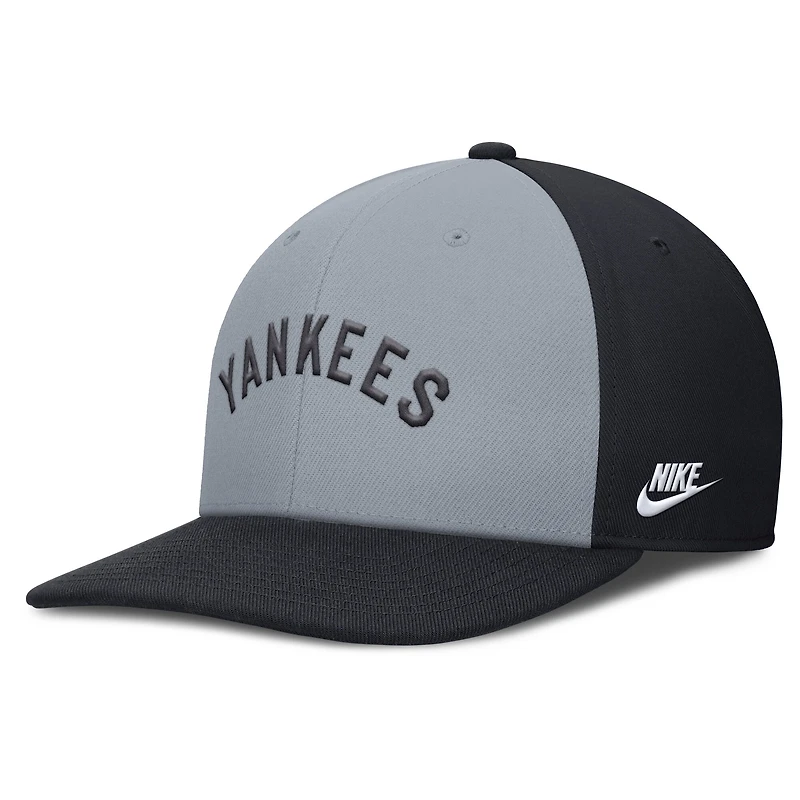Men's Nike Gray/Navy New York Yankees Pro Performance Snapback Hat