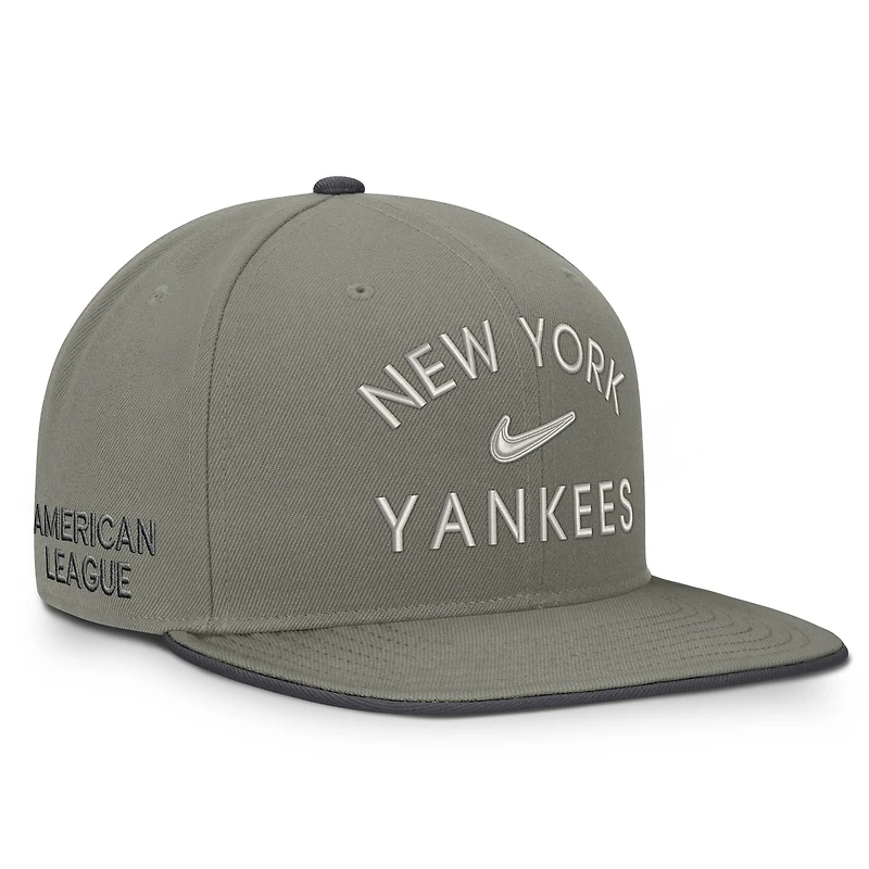 Men's Nike  Gray New York Yankees Pro Dri-FIT Snapback Hat
