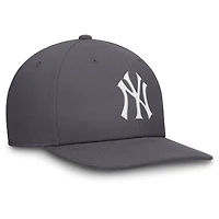 Men's Nike Gray New York Yankees Pro Performance Snapback Hat