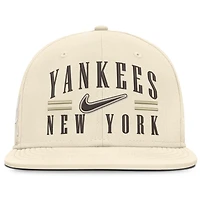Casquette ajustée Nike True Dri-FIT AeroBill pour homme, couleur naturelle