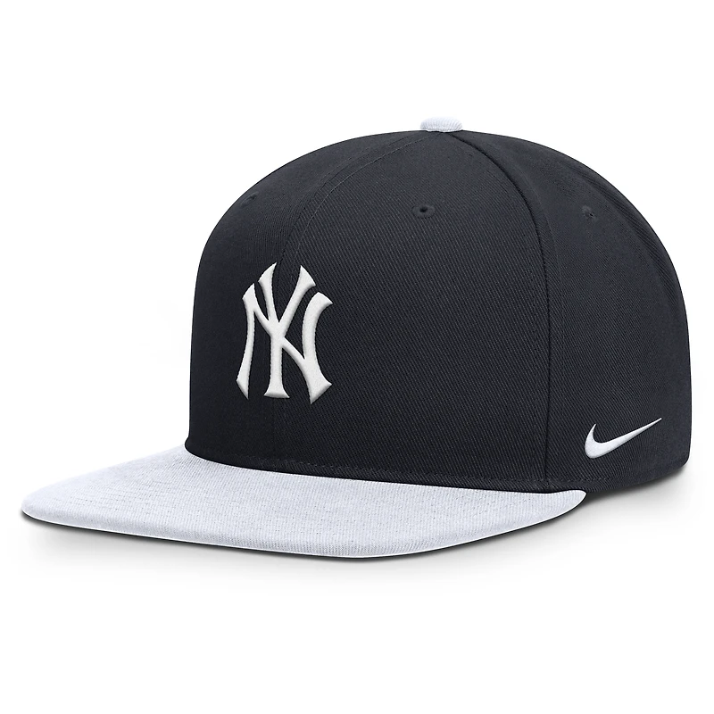 Casquette snapback Nike Primetime Pro Dri-FIT pour homme, bleu marine et blanche, New York Yankees