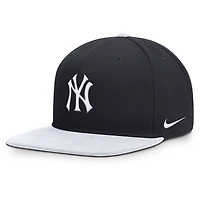 Casquette snapback Nike Primetime Pro Dri-FIT pour homme, bleu marine et blanche, New York Yankees