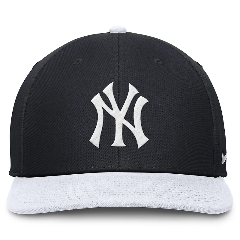 Men's Nike Navy/White New York Yankees Pro Dri-FIT Snapback Hat