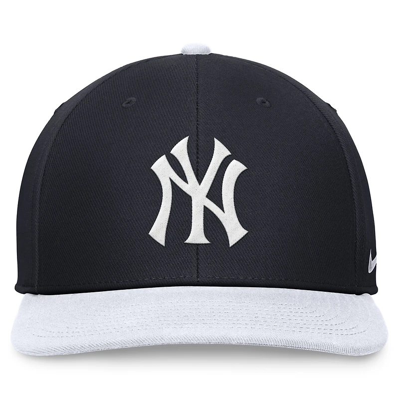 Men's Nike Navy/White New York Yankees Two-Tone Snapback Hat