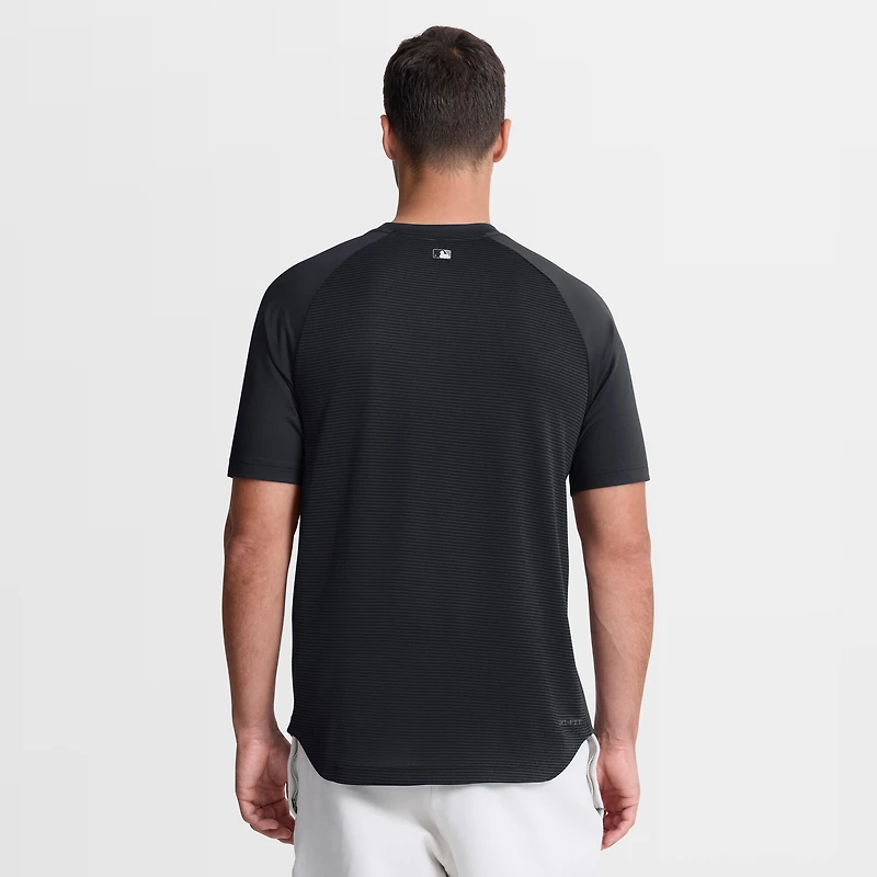 Haut raglan Dri-FIT Nike Authentic collection bleu marine pour homme, New York Yankees, idéal l'entraînement avant-match.