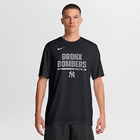 T-shirt Nike Legend Dri-FIT bleu marine pour homme, avec slogan de l'équipe des Yankees New York.
