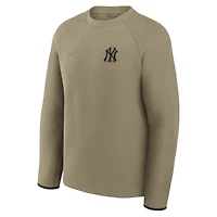 Sweat-shirt Nike Olive New York Yankees Tech Fleece Raglan pour homme