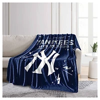 New York Yankees 60" x 70" Plush Throw Blanket