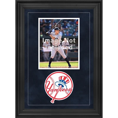 Cadre photo vertical de luxe encadré New York Yankees 8" x 10" avec logo de l'équipe