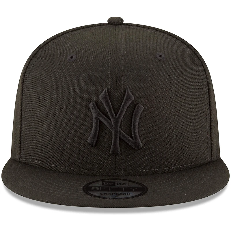 New York Yankees New Era Black on Black 9FIFTY Team Snapback Adjustable Hat - Black