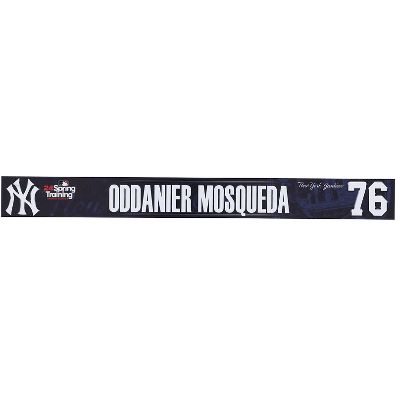Plaque signalétique marine #76 émise par les joueurs des Yankees de New York d'Oddanier Mosqueda lors de l'entraînement de printemps de la MLB 2024