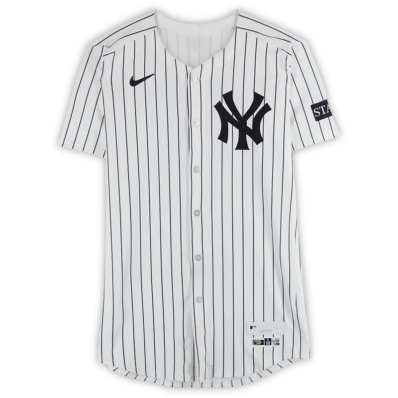 Maillot Nike blanc à fines rayures n° 42 des Yankees de New York, porté par Oswald Peraza lors du match contre les Royals de Kansas City le 15 avril 2025 - Jackie Robinson Day