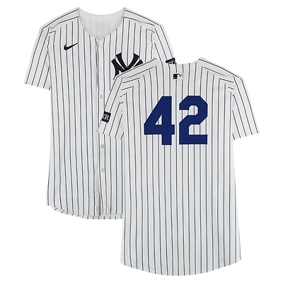 Maillot Nike blanc à fines rayures n° 42 des Yankees de New York, porté par Oswald Peraza lors du match contre les Royals de Kansas City le 15 avril 2025 - Jackie Robinson Day