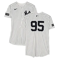 Maillot Nike blanc à rayures fines Oswaldo Cabrera des Yankees de New York, numéro 95, utilisé lors du match contre les Brewers de Milwaukee, le 27 mars 2025 - Jour d'ouverture