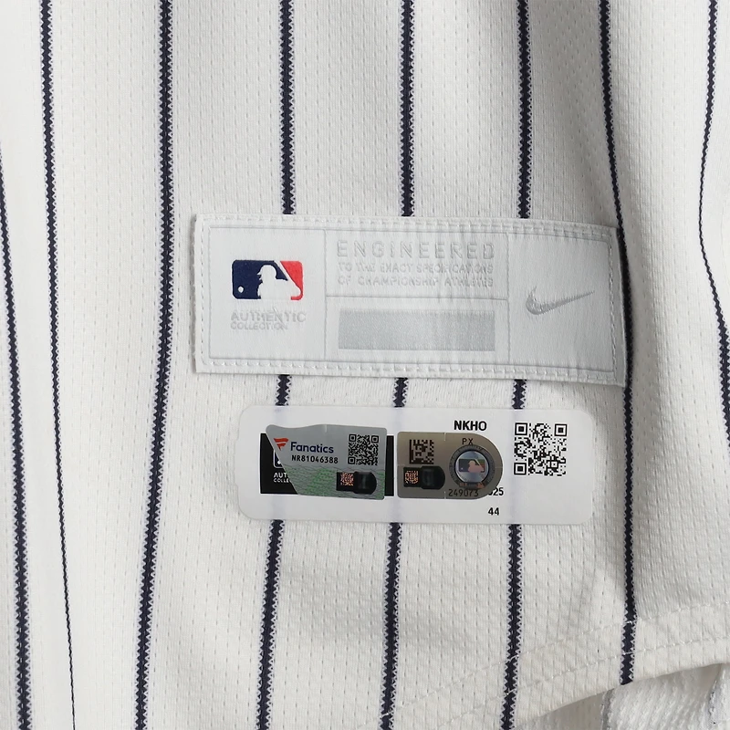 Maillot Nike blanc à rayures fines Oswaldo Cabrera des Yankees de New York, numéro 95, utilisé lors du match contre les Brewers de Milwaukee, le 27 mars 2025 - Jour d'ouverture