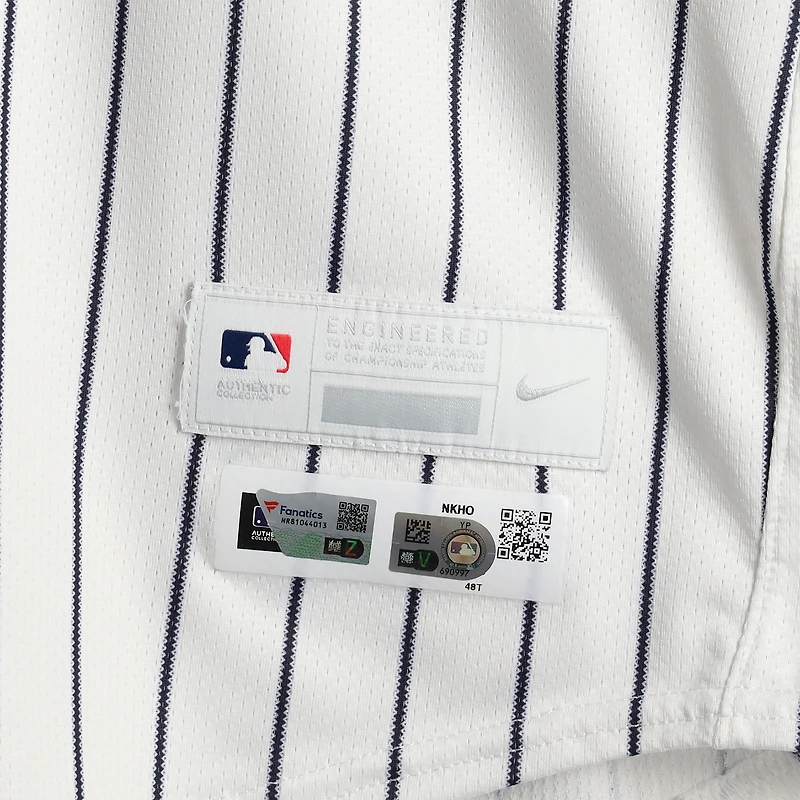 Maillot Nike blanc à rayures fines n° 48 de Paul Goldschmidt, porté par les Yankees de New York lors du match contre les Athletics le 29 juin 2025