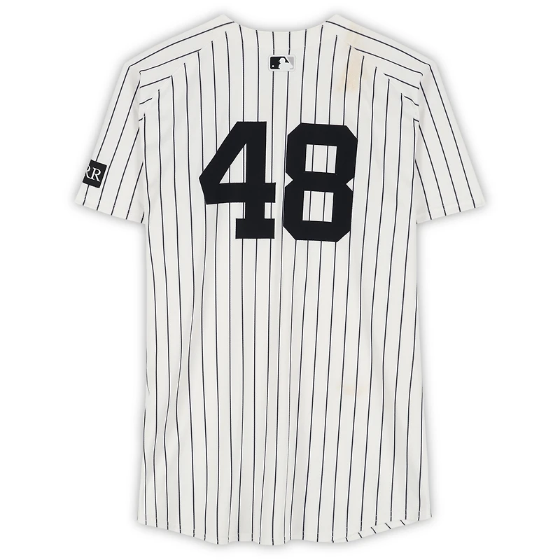 Maillot Nike blanc à rayures fines n° 48 de Paul Goldschmidt, porté par les Yankees de New York, lors du match contre les Cubs de Chicago, le 13 juillet 2025.