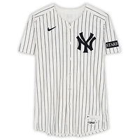 Maillot Nike blanc à rayures fines n° 48 de Paul Goldschmidt, porté par les Yankees de New York, lors du match contre les Cubs de Chicago, le 13 juillet 2025.