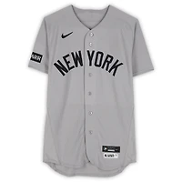 Maillot gris n° 19 porté par Ryan McMahon des Yankees de New York lors du match contre les Giants de San Francisco le 25 mars 2026