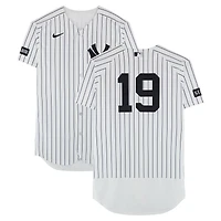 Maillot blanc à rayures fines n° 19 porté par Ryan McMahon des Yankees de New York lors du match contre les Marlins de Miami le 3 avril 2026