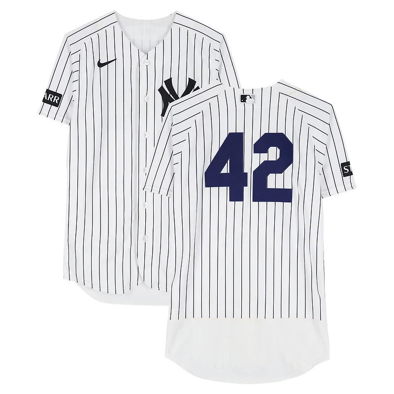 Maillot blanc à fines rayures n° 42 porté par Ryan McMahon des Yankees de New York contre les Angels de Los Angeles le 15 avril 2026